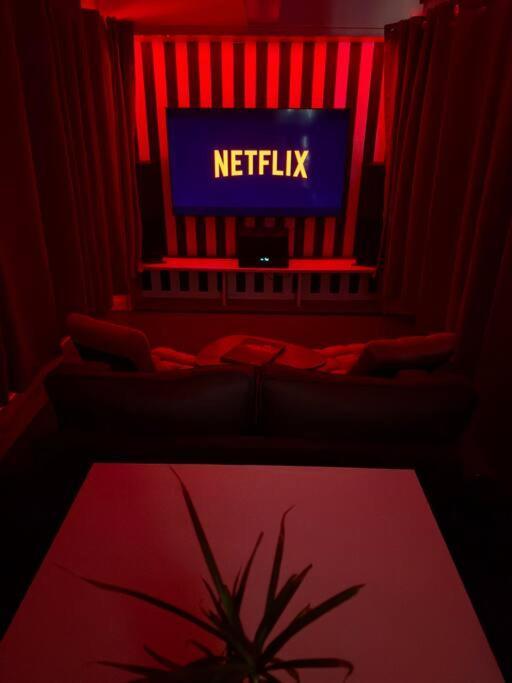 Experience Cinema Immersif Dans Appartement Renove Pres De Montmartre Paris Exterior photo